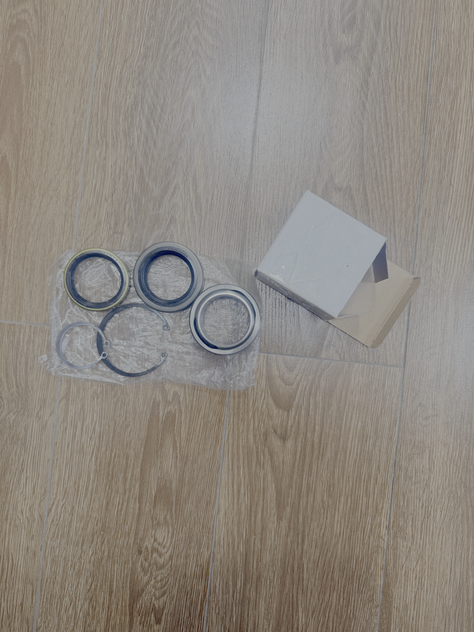 SINOTRUK MAN BRIDGE BRAKE BASE PLATE REPAIR KIT / SPINDLE REPAIR KIT - PART NUMBER WG9761349003